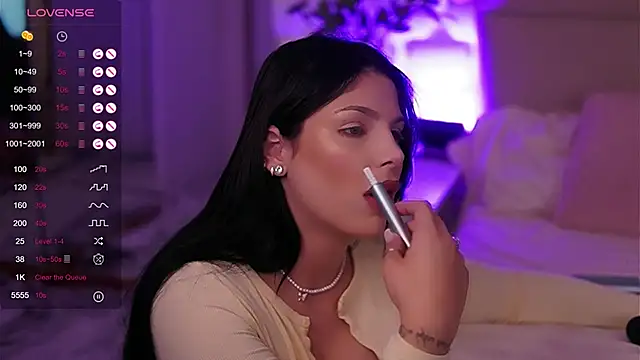 Snapshot of PlayfulAvalyn chatting on 10.03.25 PlayfulAvalyn online show from 10.03.25