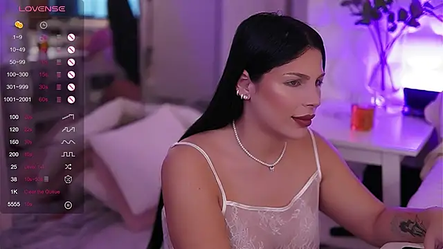 Snapshot of PlayfulAvalyn chatting on 10.05.25 PlayfulAvalyn online show from 10.05.25