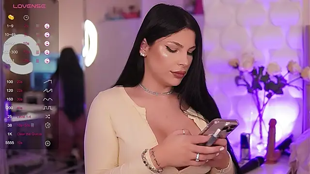 Snapshot of PlayfulAvalyn chatting on 10.09.25 PlayfulAvalyn online show from 10.09.25