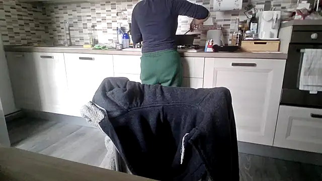 Snapshot of Camaleontica chatting on 10.31.25 Camaleontica online show from 10.31.25