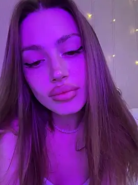 Elizabeth Tay online show from 12.21.25