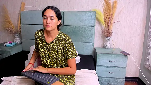 NatashaLimaa online show from 11.02.25