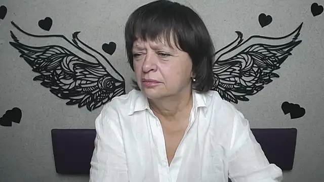 Snapshot of MaltaFora chatting on 10.04.25 MaltaFora online show from 10.04.25