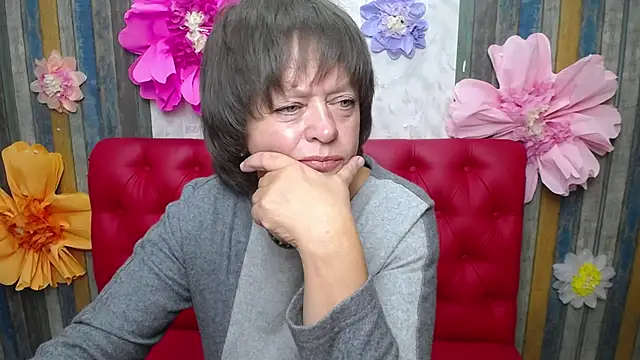 Snapshot of MaltaFora chatting on 10.10.25 MaltaFora online show from 10.10.25