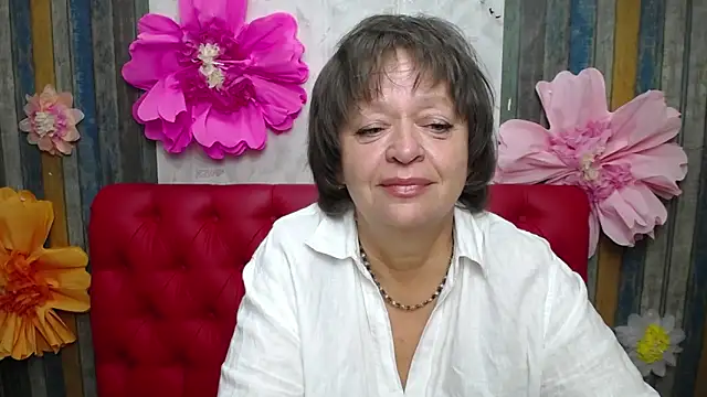 Snapshot of MaltaFora chatting on 10.12.25 MaltaFora online show from 10.12.25