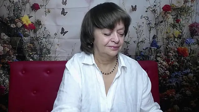 Snapshot of MaltaFora chatting on 10.18.25 MaltaFora online show from 10.18.25