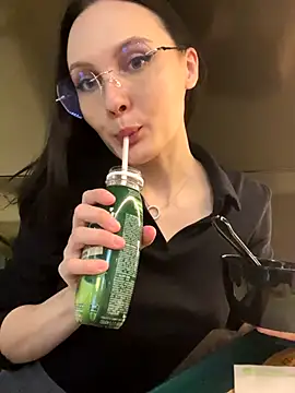 Apple  Brandy online show from 09.18.25