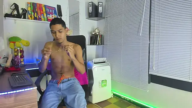 Snapshot of xxKamadevaxx chatting on 09.13.25 xxKamadevaxx online show from 09.13.25