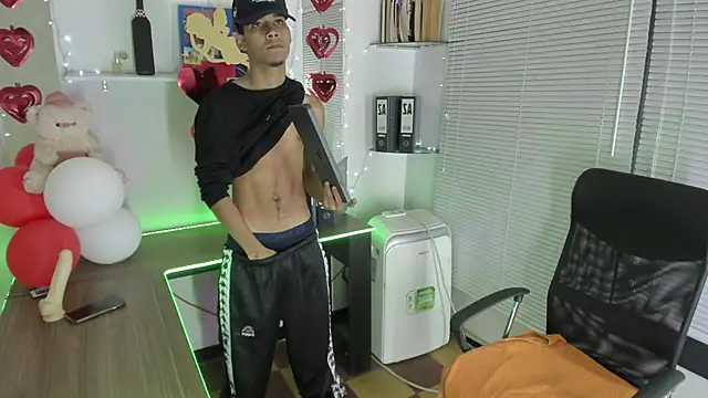 Snapshot of xxKamadevaxx chatting on 09.22.25 xxKamadevaxx online show from 09.22.25