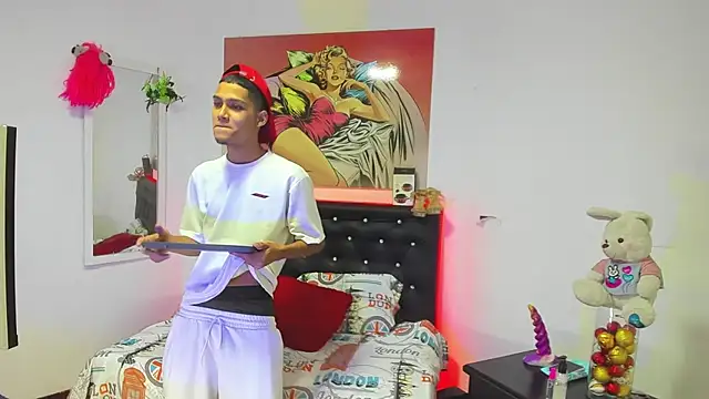 Snapshot of xxKamadevaxx chatting on 10.06.25 xxKamadevaxx online show from 10.06.25