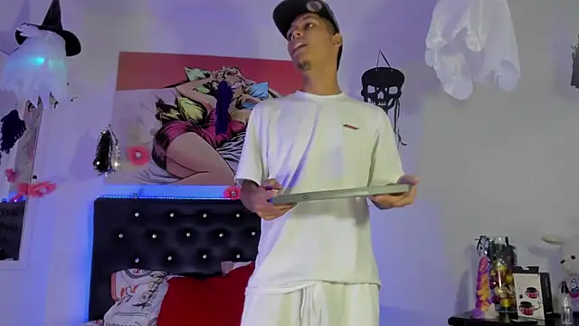 Snapshot of xxKamadevaxx chatting on 10.10.25 xxKamadevaxx online show from 10.10.25