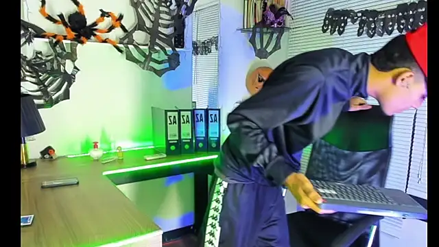 Snapshot of xxKamadevaxx chatting on 10.12.25 xxKamadevaxx online show from 10.12.25