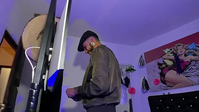 Snapshot of xxKamadevaxx chatting on 10.18.25 xxKamadevaxx online show from 10.18.25