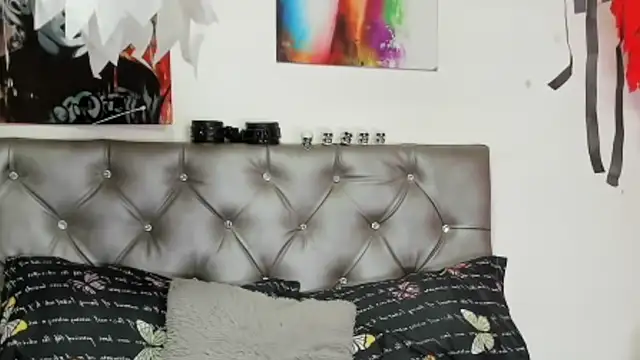 Snapshot of xxKamadevaxx chatting on 10.19.25 xxKamadevaxx online show from 10.19.25