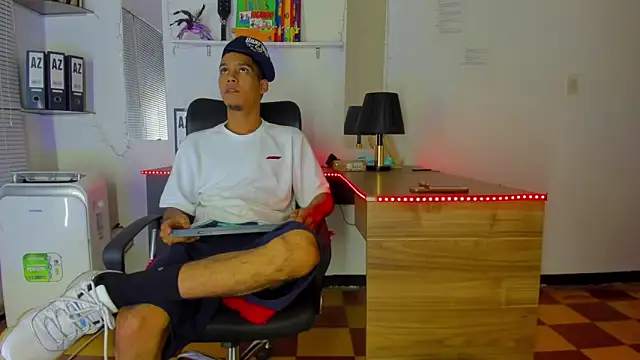 Snapshot of xxKamadevaxx chatting on 11.07.25 xxKamadevaxx online show from 11.07.25