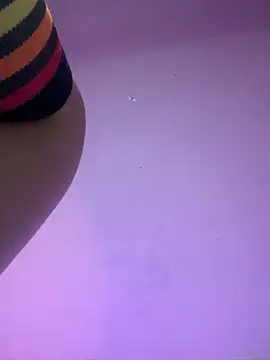 Emma  Fox  online show from 10.31.25