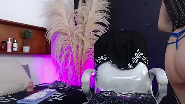 akashawitch  online show from 09.15.25