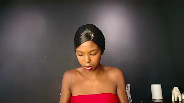 CamilaaSaenz online show from 10.11.25