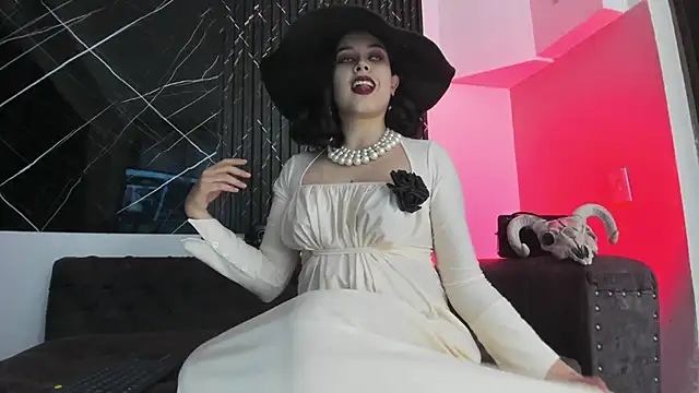 Snapshot of mistress_angell_ chatting on 11.08.25 mistress angell online show from 11.08.25