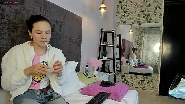 Snapshot of rhianna-coral chatting on 09.26.25 rhianna-coral online show from 09.26.25