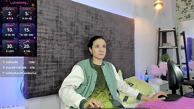 Snapshot of rhianna-coral chatting on 09.28.25 rhianna-coral online show from 09.28.25