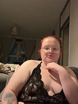 Snapshot of AmberBliss-X chatting on 11.23.25 AmberBliss-X online show from 11.23.25