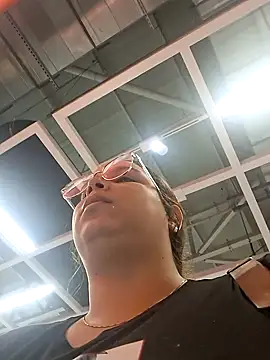 Aliciabloom online show from 10.28.25