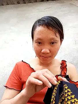 bonnie-00 online show from 10.13.25