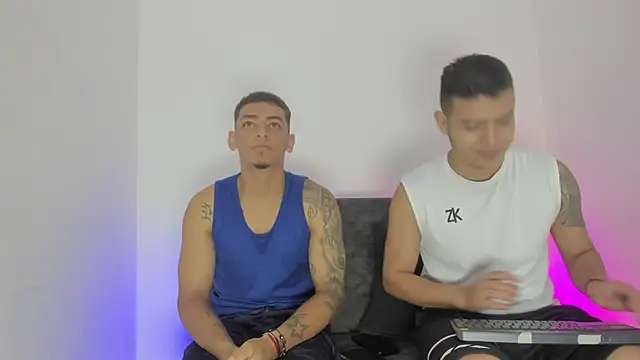 Snapshot of maykel_and_mike chatting on 10.02.25 maykel and mike online show from 10.02.25