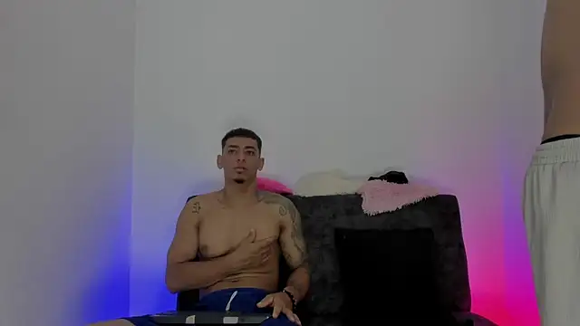 Snapshot of maykel_and_mike chatting on 10.10.25 maykel and mike online show from 10.10.25