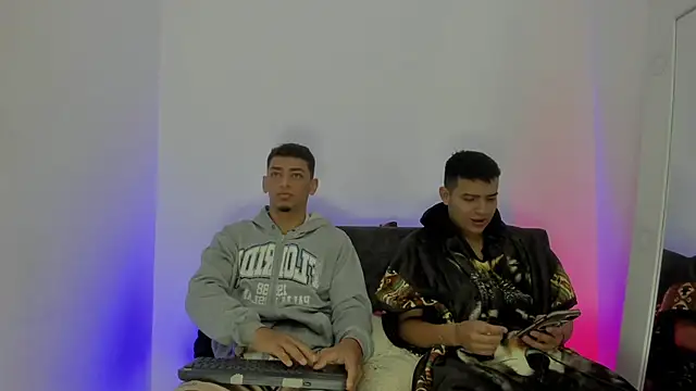 Snapshot of maykel_and_mike chatting on 10.16.25 maykel and mike online show from 10.16.25