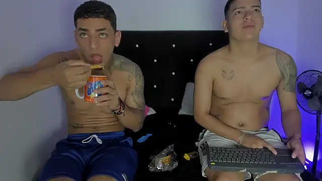 Snapshot of maykel_and_mike chatting on 11.12.25 maykel and mike online show from 11.12.25