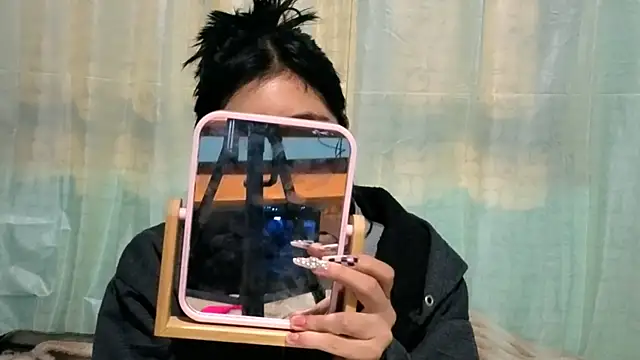 Snapshot of Sullyoonn chatting on 10.29.25 Sullyoonn online show from 10.29.25