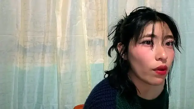 Snapshot of Sullyoonn chatting on 10.29.25 Sullyoonn online show from 10.29.25