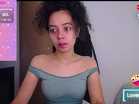 Snapshot of Annie_rosse1017 chatting on 09.19.25 Annie rosse1017 online show from 09.19.25