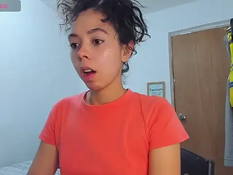 Snapshot of Annie_rosse1017 chatting on 10.18.25 Annie rosse1017 online show from 10.18.25