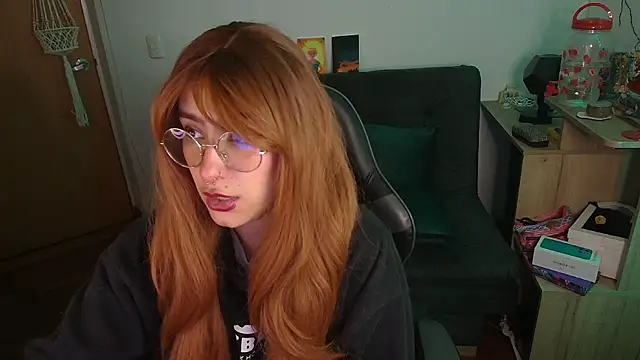 Miacatsito3 online show from 11.14.25