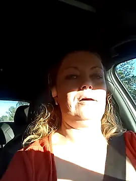 Snapshot of Seductivelydangerous chatting on 10.22.25 Seductivelydangerous online show from 10.22.25