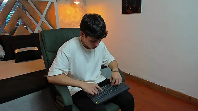 Snapshot of kraven_lust chatting on 09.26.25 kraven lust online show from 09.26.25