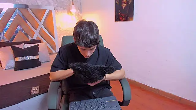 Snapshot of kraven_lust chatting on 09.28.25 kraven lust online show from 09.28.25