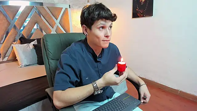 Snapshot of kraven_lust chatting on 10.03.25 kraven lust online show from 10.03.25