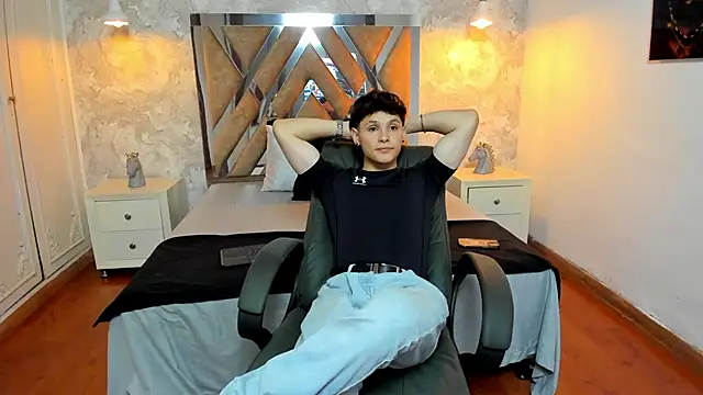 Snapshot of kraven_lust chatting on 10.07.25 kraven lust online show from 10.07.25