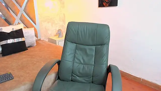 Snapshot of kraven_lust chatting on 10.08.25 kraven lust online show from 10.08.25