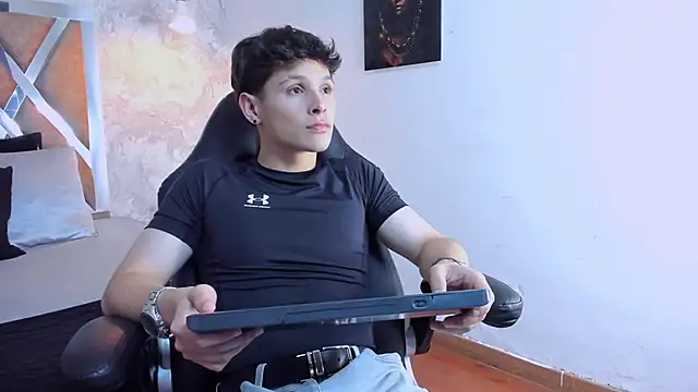 Snapshot of kraven_lust chatting on 10.16.25 kraven lust online show from 10.16.25