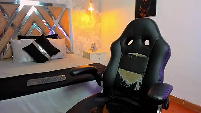 Snapshot of kraven_lust chatting on 10.26.25 kraven lust online show from 10.26.25