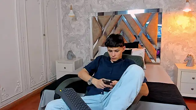 Snapshot of kraven_lust chatting on 10.28.25 kraven lust online show from 10.28.25