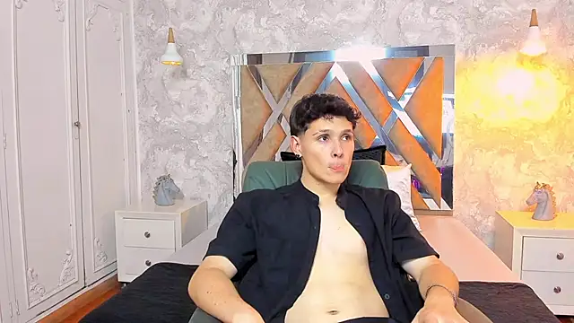 Snapshot of kraven_lust chatting on 10.29.25 kraven lust online show from 10.29.25