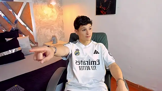 Snapshot of kraven_lust chatting on 11.05.25 kraven lust online show from 11.05.25