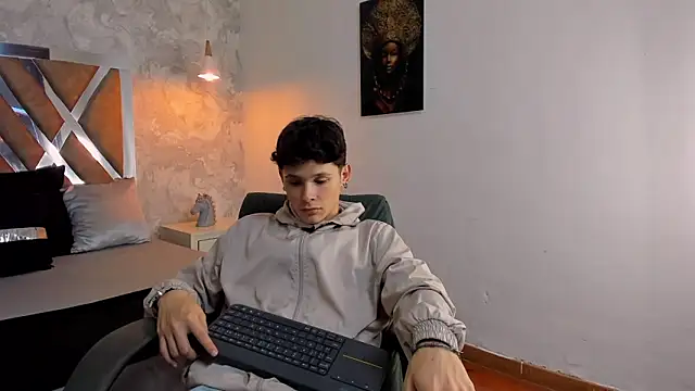 Snapshot of kraven_lust chatting on 11.08.25 kraven lust online show from 11.08.25