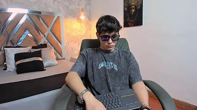 Snapshot of kraven_lust chatting on 02.08.26 kraven lust online show from 02.08.26